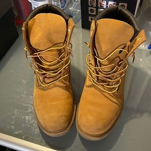 Timberlands size 9.5 fit big